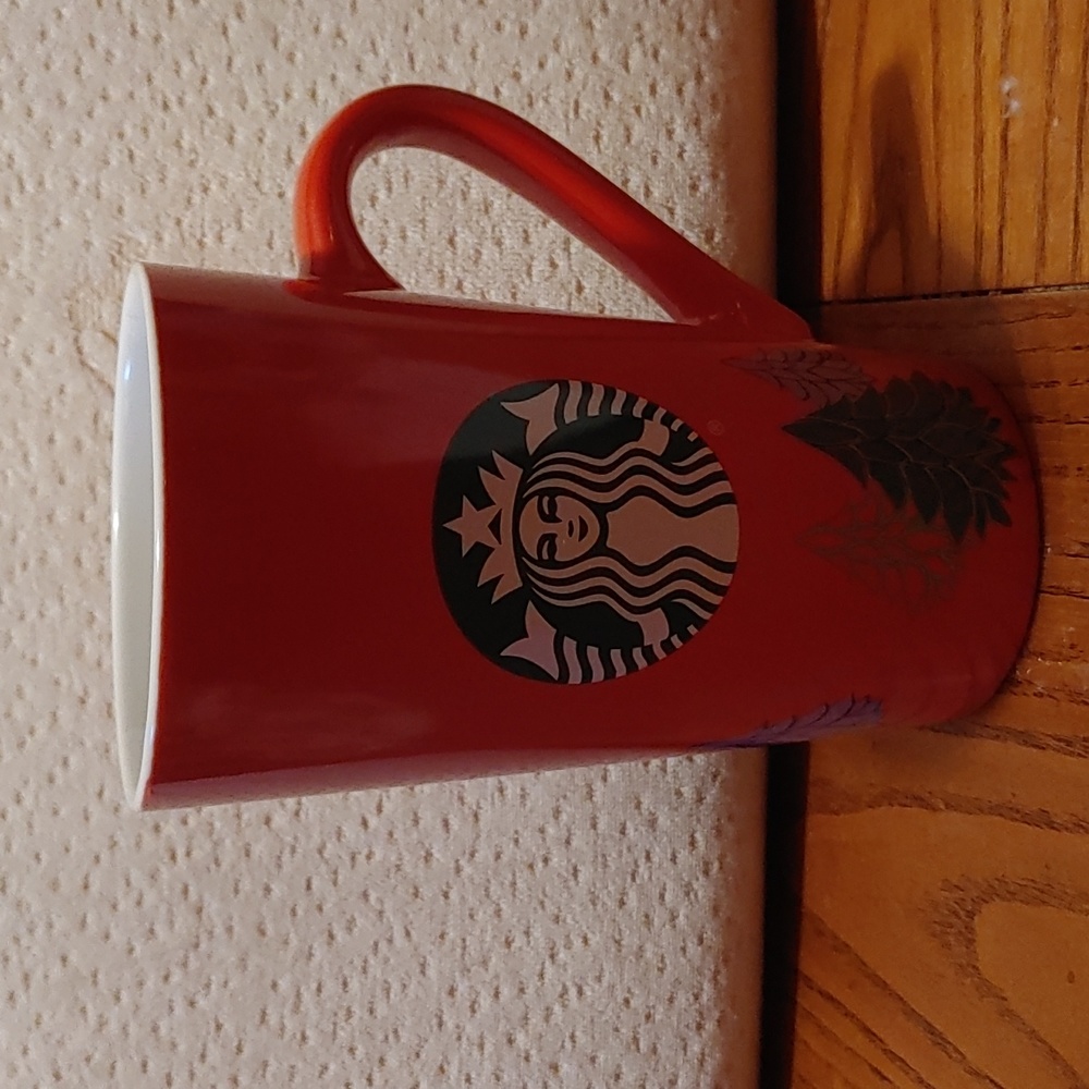 2020 Christmas 16 oz Coffee Mug with Starbucks logo